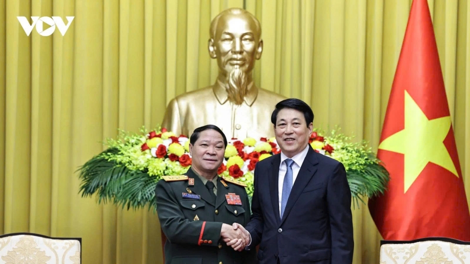 President Luong Cuong welcomes Lao Army political chief